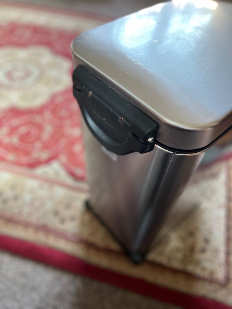 Dry pet food storage 