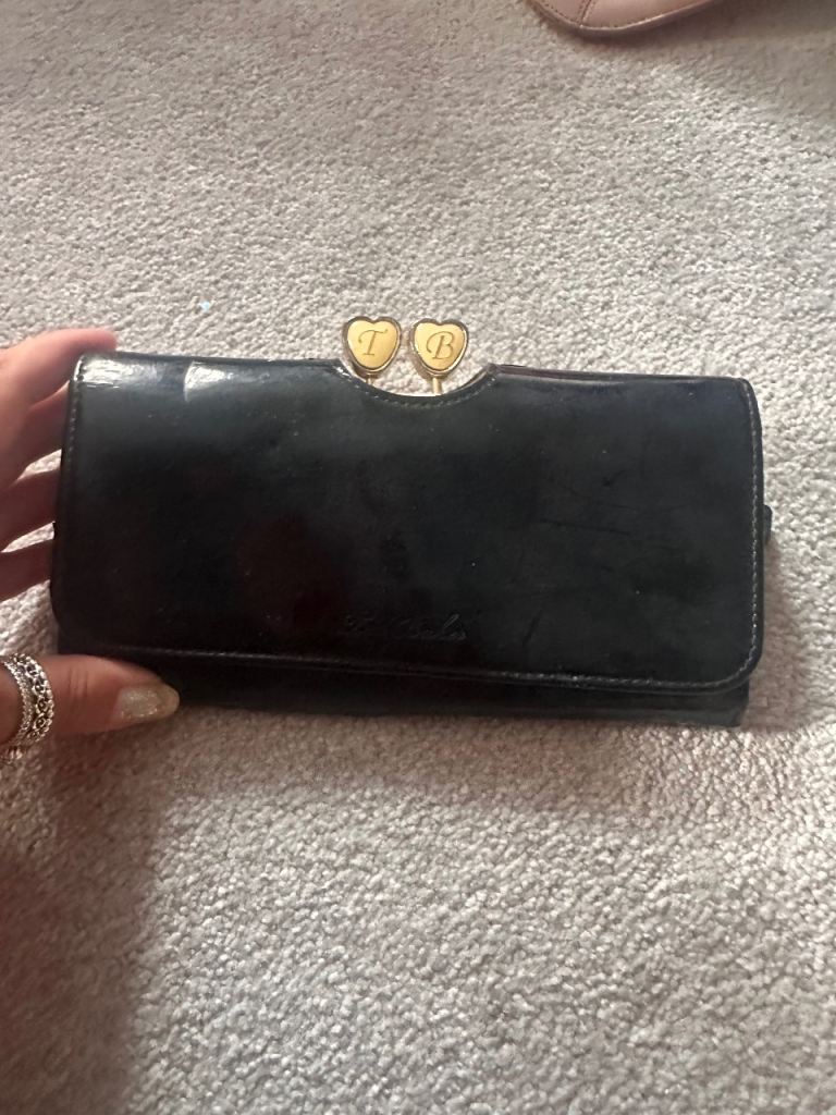 Ted Baker Black Wallet with Heart Clasp – Good Condition