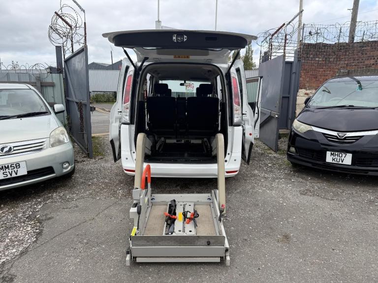 Nissan Serena 2.0 Auto 6 Seater Welcab with Disabled Wheel Chair carry Ramp (A82