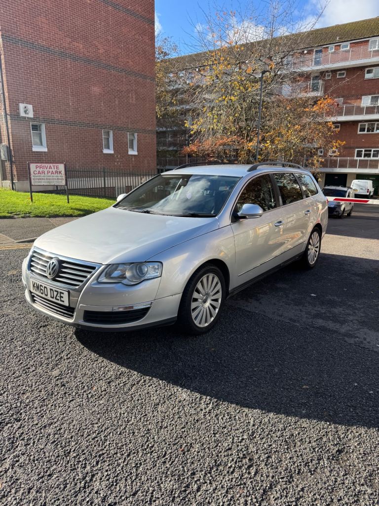 Volkswagen, PASSAT, Estate, 2010, Semi-Auto, 1968 (cc),5 doors - Image 5