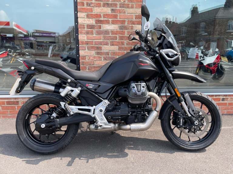 Moto Guzzi V85 STRADA - 2070 MILES - MOTO GUZZI WARRANTY 13/06/26