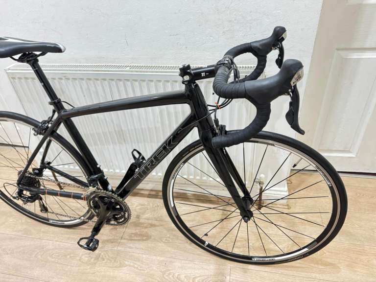 Trek madone 2.1 road bike in excellent condition all fully working 