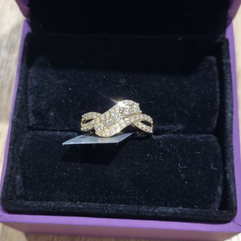 Gold 9ct Diamond cluster ring.  0.50ct. 