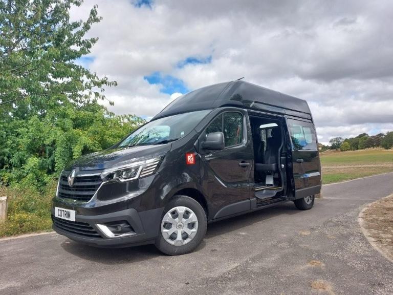 RENAULT TRAFIC ELECTRIC MINIBUS WAV HIGH ROOF BUS TAXI 9 SEATER 