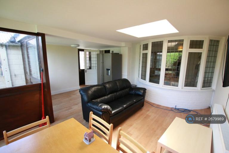 4 bedroom house in Culver Lane, Earley, Reading, RG6 (4 bed) (#2679989)