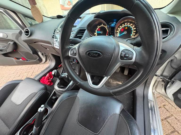 Ford, FIESTA, Hatchback, 2013, Manual, 1560 (cc), 3 doors