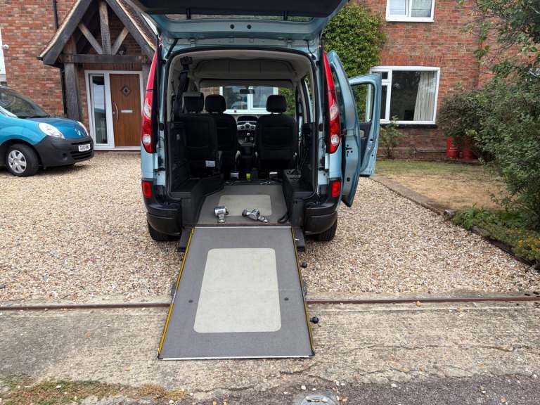 Renault kangoo unmarked A1 wheelchair ramp