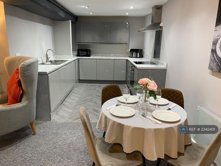 2 bedroom flat in High St, Northampton, NN7 (2 bed) (#2342401)