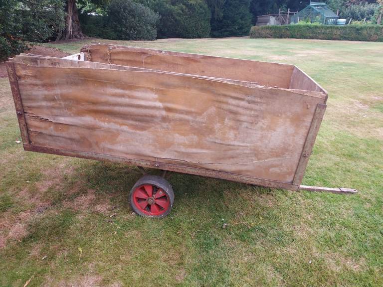 Ride on mower trailer 