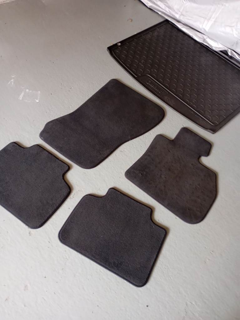 BMW 2 mats and rubber boot liner 