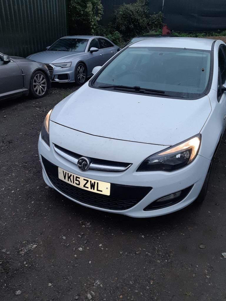2015 Vauxhall Astra 1.6 Diesel White breaking for parts 