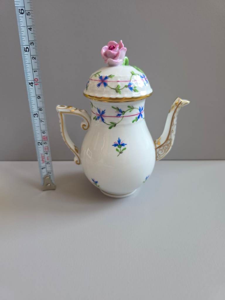 HEREND HUNGARY HAND-PAINTED BLUE PINK GOLD GARLAND SMALL COFFEE POT