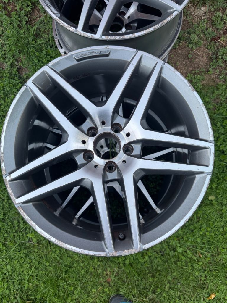 Genuine Mercedes 19 alloy wheels 
