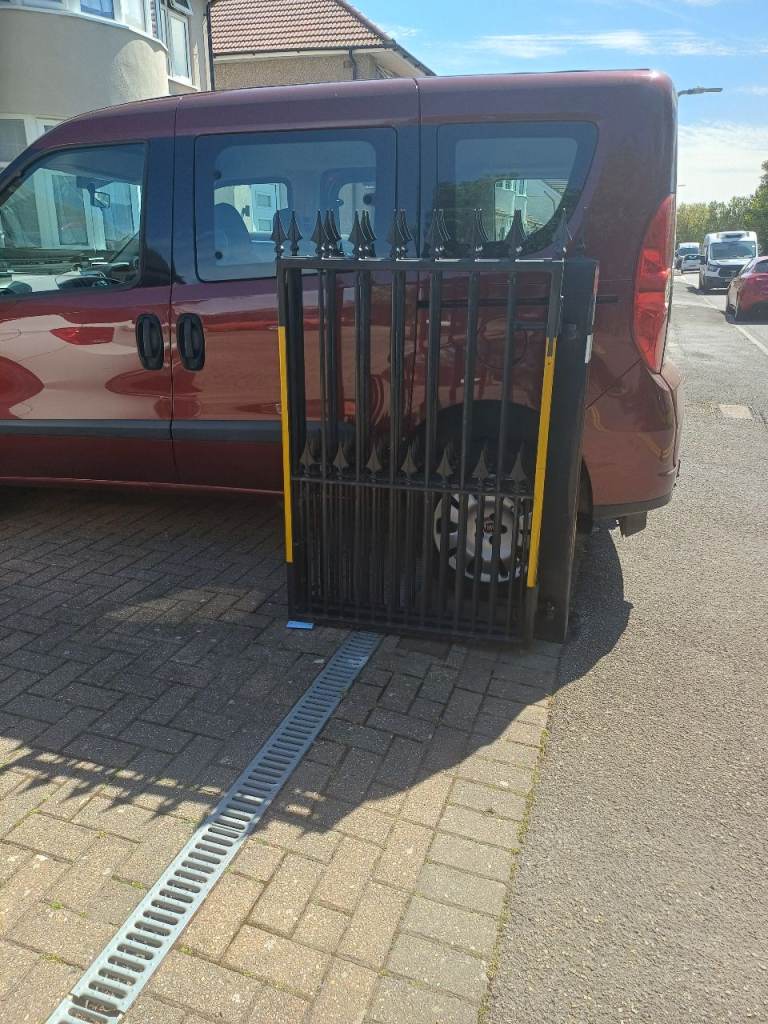 GATE TRIPLE FOLDING FOR FRONT DRIVEWAY, £450.00 for Sale in Heathrow ...