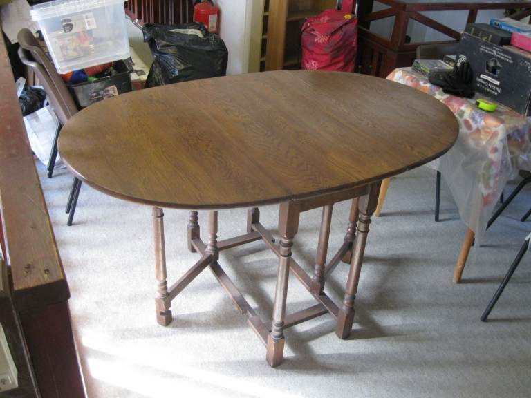 LARGE WOODEN FOLDING OVAL DINING TABLE GUNNISLAKE PL18 9NA