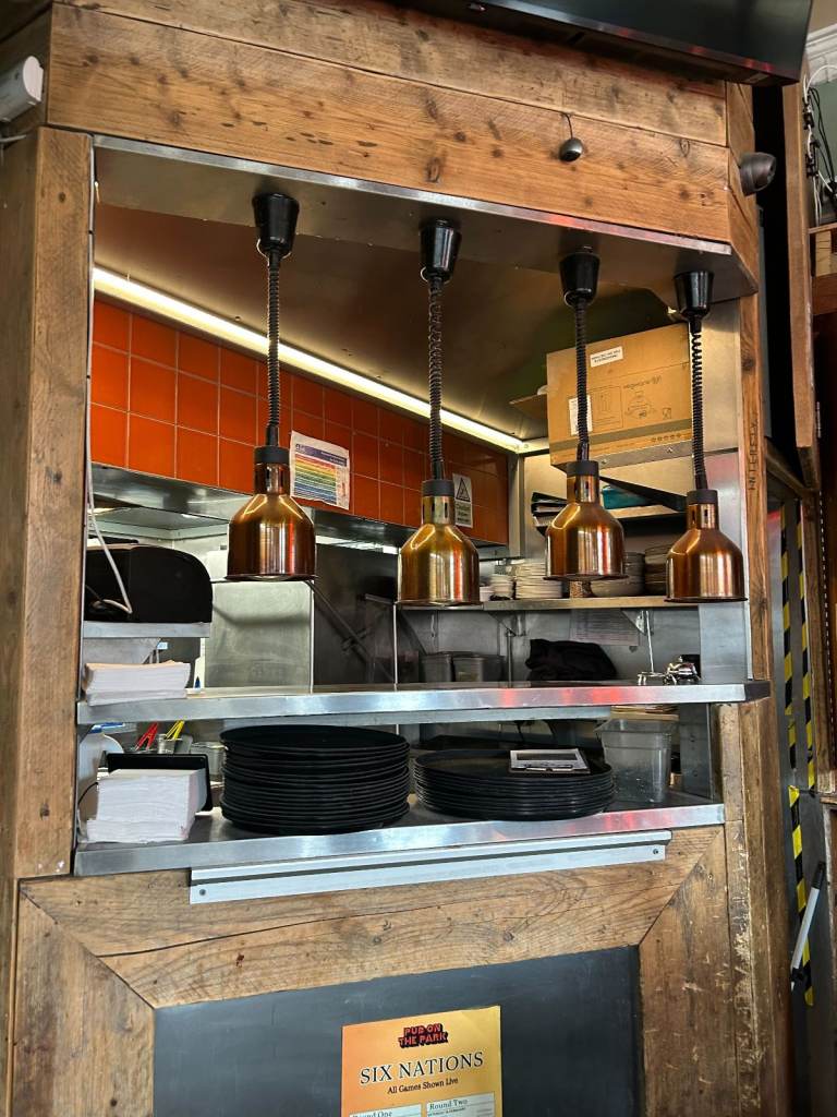 Hackney E8 Pub Kitchen For Rent 