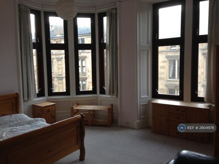 3 bedroom flat in Byres Road, Glasgow, G12 (3 bed) (#2904976)