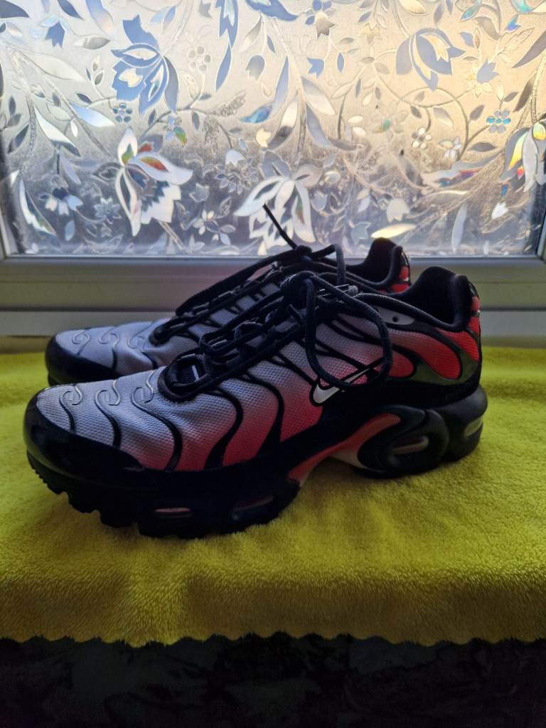 image for Size 6 Nike TNs 
