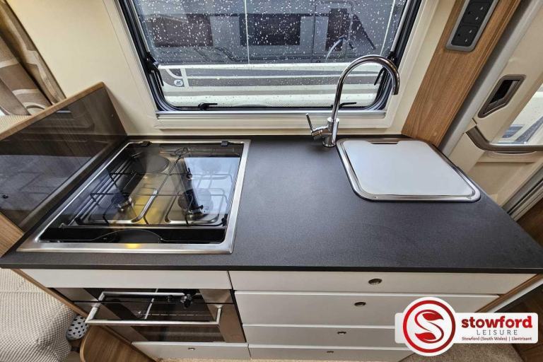 2 Berth, 2 seatbelts, Rear Lounge