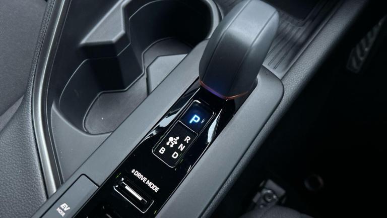 2024 Toyota C-HR 1.8 VVT-h Design SUV 5dr Petrol Hybrid CVT Euro 6 (s/s) (140 ps) HATCHBACK Petro...