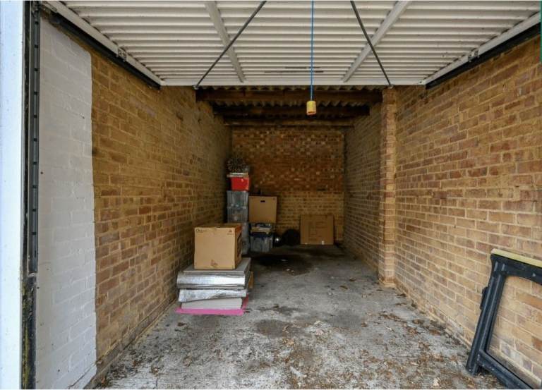 Large (car-sized) garage for rent Surbiton