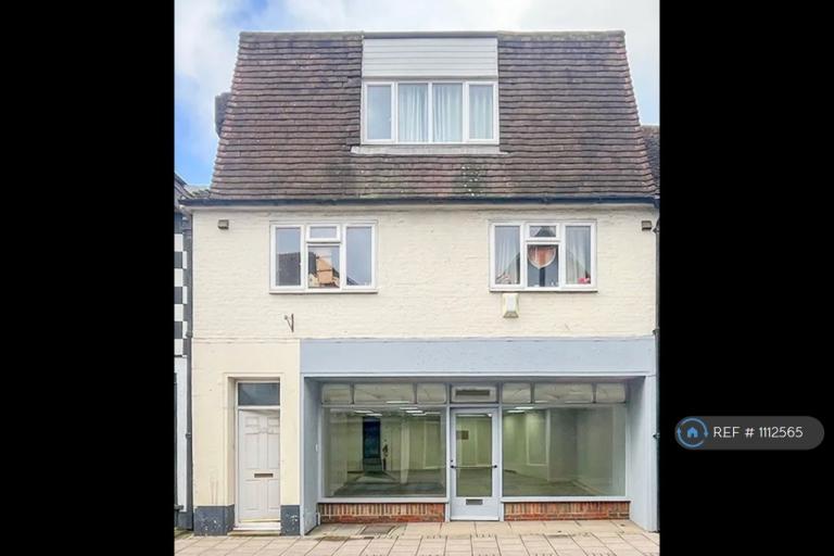 4 bedroom flat in Arundel House, Midhurst, GU29 (4 bed) (#1112565)