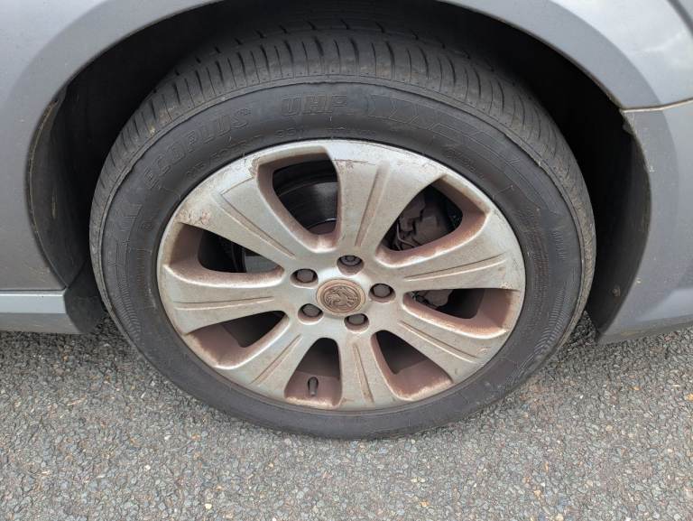 Almost new tyres for Vectr C 1.9 diesel.