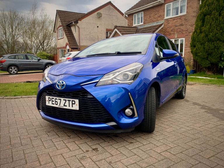Toyota Yaris Hybrid - 2018 (67 Plate)  ULEZ compliant - Striking Blue- FREE MOT FOR 1 YEAR!!