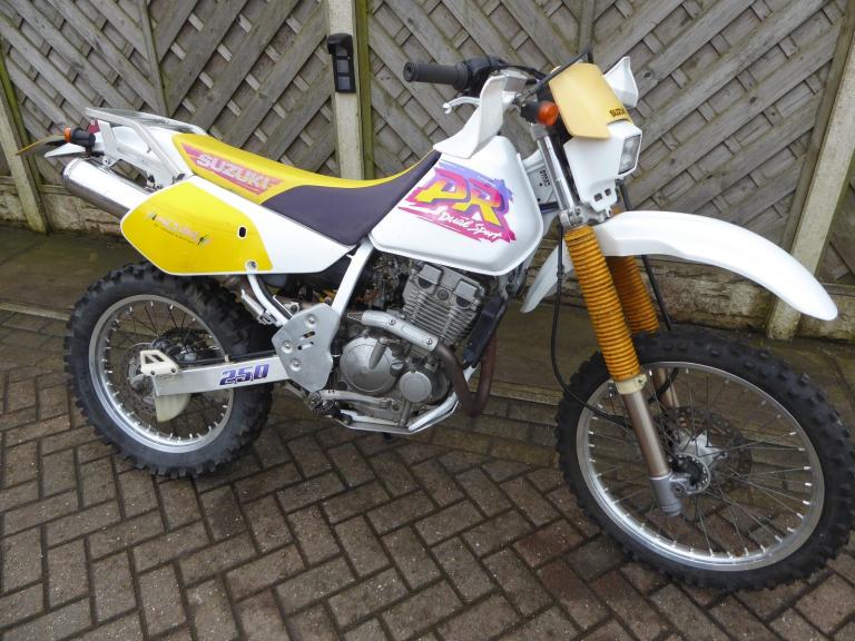 SUZUKI DR 250 R M REG 2,775 KILOMETERS OLD MOTS ELECTRIC START MOT 11,2,27