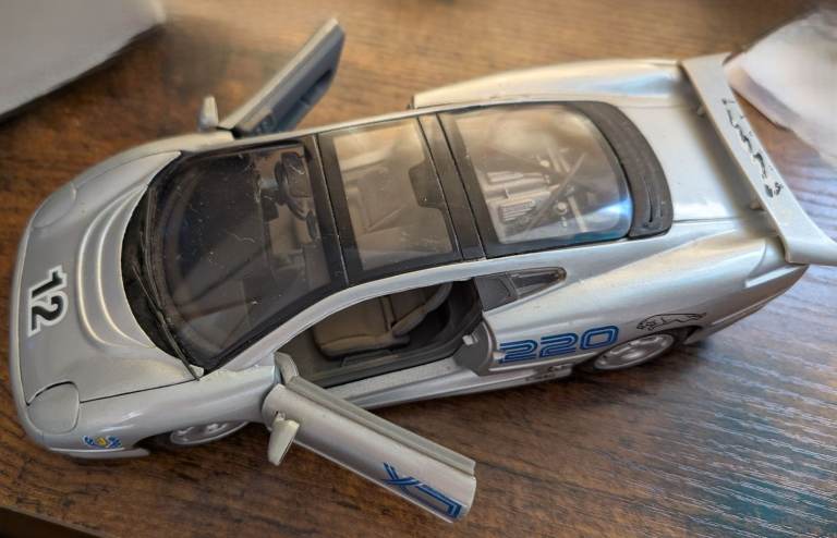 Vintage Maisto Special Edition Jaguar XJ220 Silver Die-Cast Metal Model Car 1:24