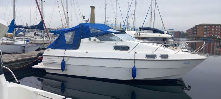 Sealine 255 Senator Sports Cabin Cruiser. 