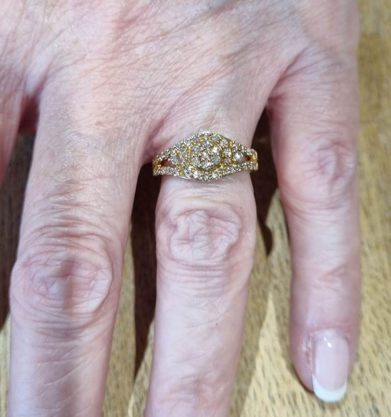 Gold 9ct Diamond cluster ring.  0.50ct. 