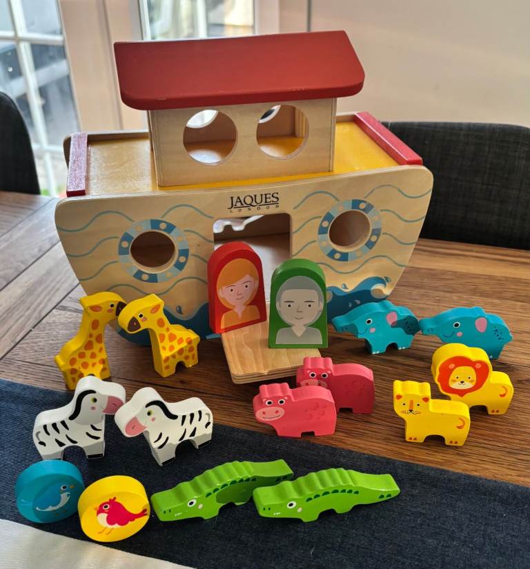 Jaques of London Wooden Noah's Ark & all the animals Shape Sorter Pretend Play
