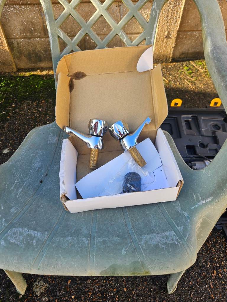 set of basin sink taps