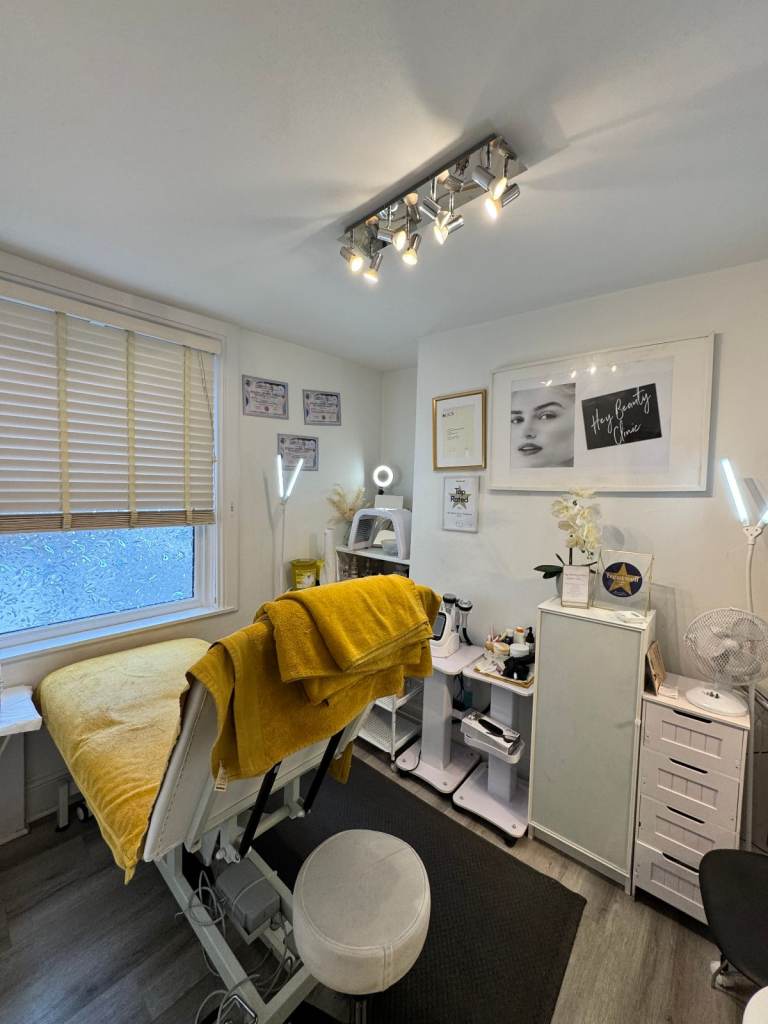 Exquisite space in Shepherds Bush for a private beauty salon or private office.
