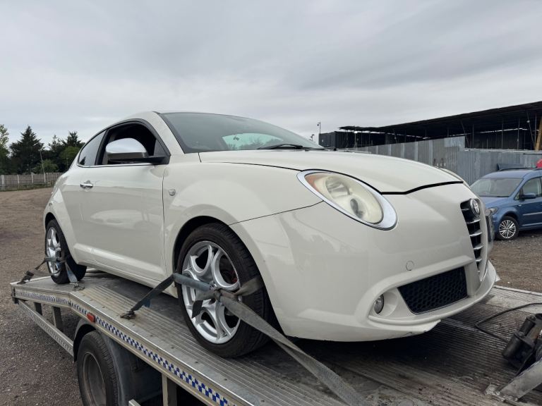 Alfa Romeo mito 1.4t 2011 white BREAKING FOR PARTS 