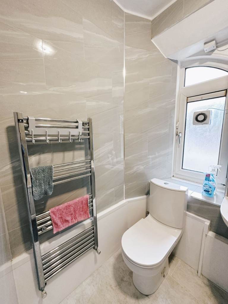 🌈🌞Spacious & Furnished Double Room Available Now🍃E3!