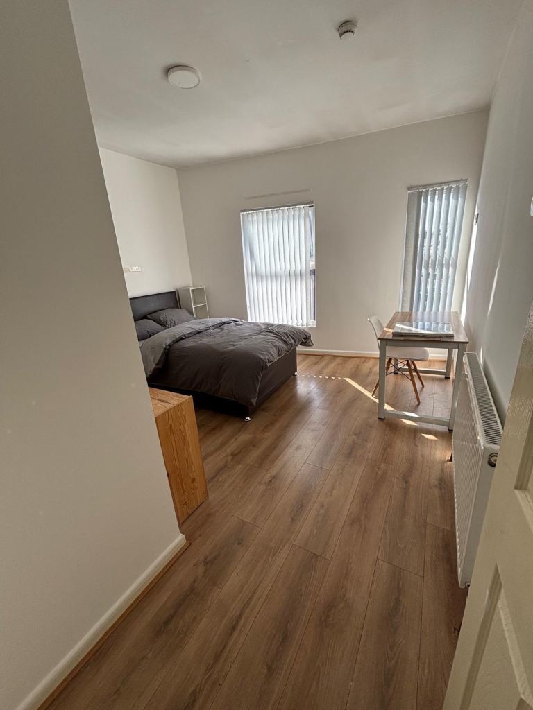 Room to rent - Short stay (£525 per month)