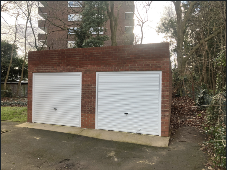 Garage/Parking/Storage to rent: Fernside Court,Holders Hill Road, Hendon, NW4 1JT
