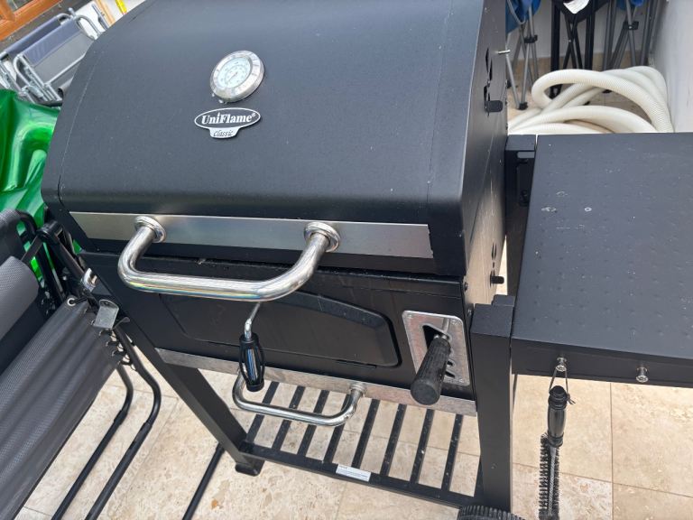 UniFlame Black BBQ Grill with Side Table – Good Condition
