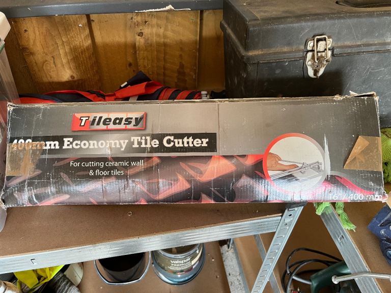 Tile cutter