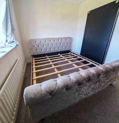 ベッドフレーム Double bed for sale-Excellent condition Superking size bedframe - excellent condition , £95.00 for Sale