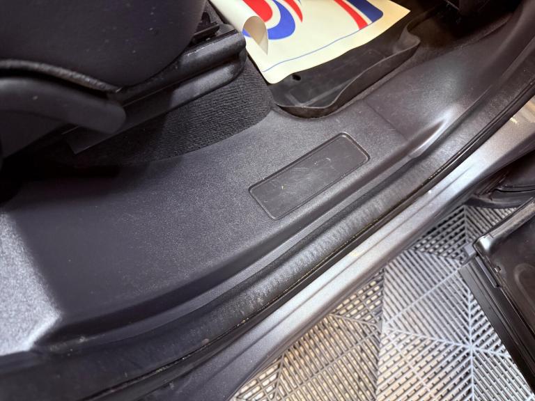 2017 Land Rover Discovery Sport 2.0 TD4 SE Tech 4WD Euro 6 (s/s) 5dr ESTATE Diesel Manual