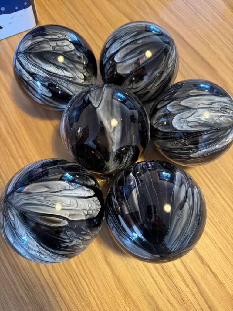 6 christmas tree baubles 10cm round