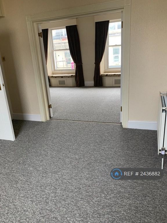 4 bedroom flat in Devonport Road, Plymouth, PL3 (4 bed) (#2436882)