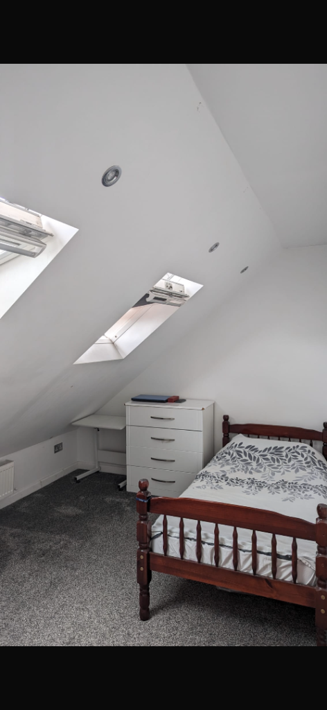 Single room available for student 