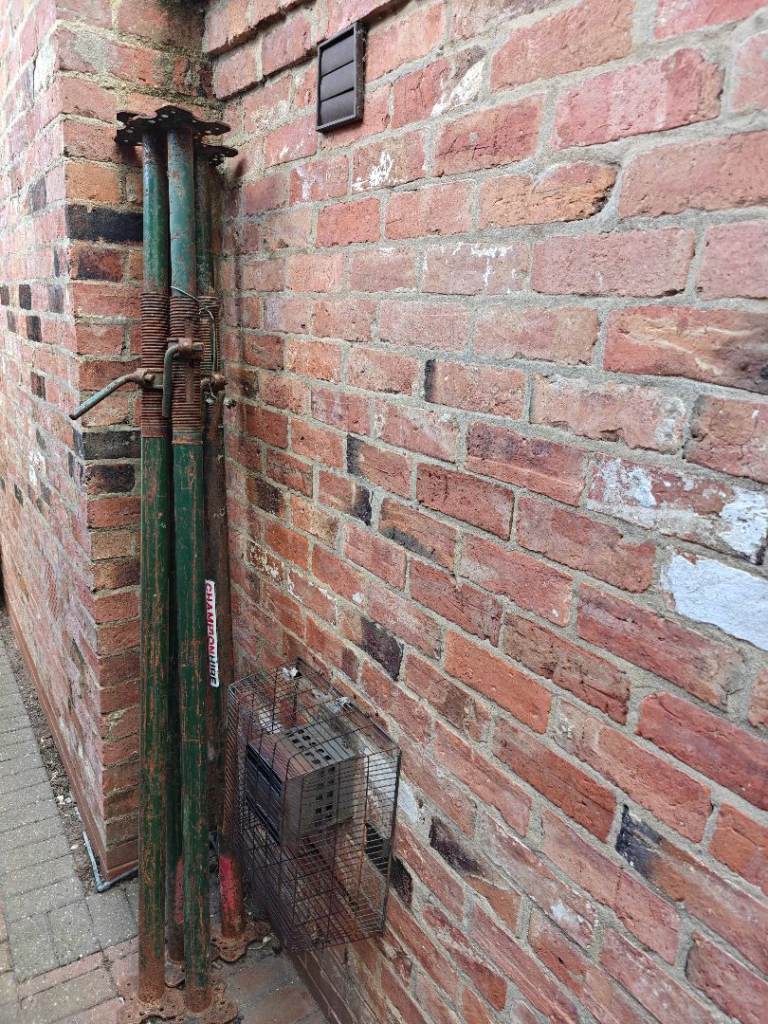 Adjustable Metal Acrow Props – Used Condition