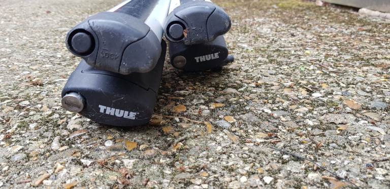 Thule Roof bars and fitting kit with key