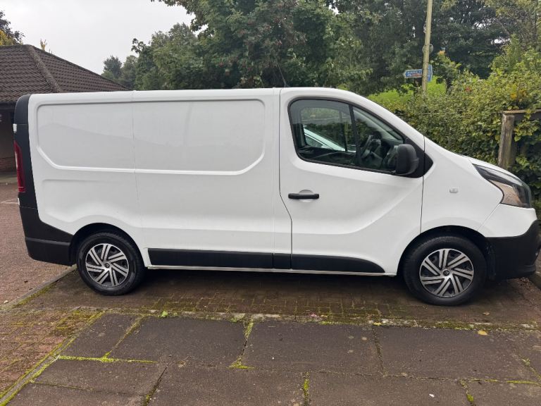 Renault traffic business panel van 2017 manual mot July 2027 