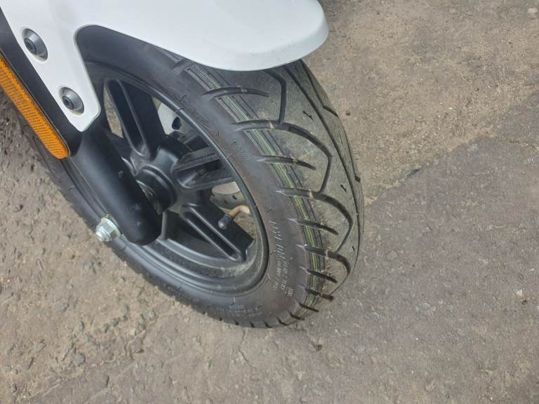 Electric moped motorbike scooter road legal 50cc ebike